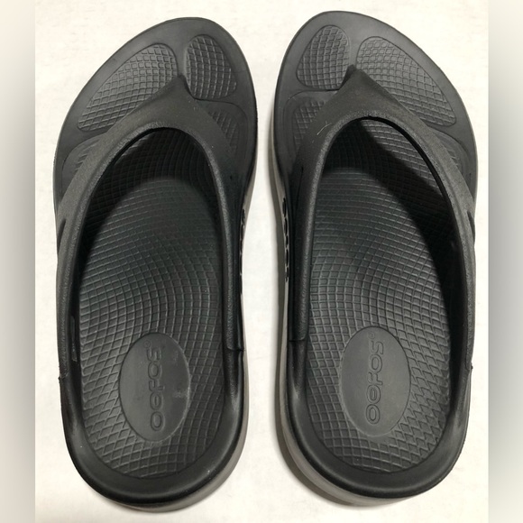 OOFOS Black Comfort Sandals - Picture 3 of 10